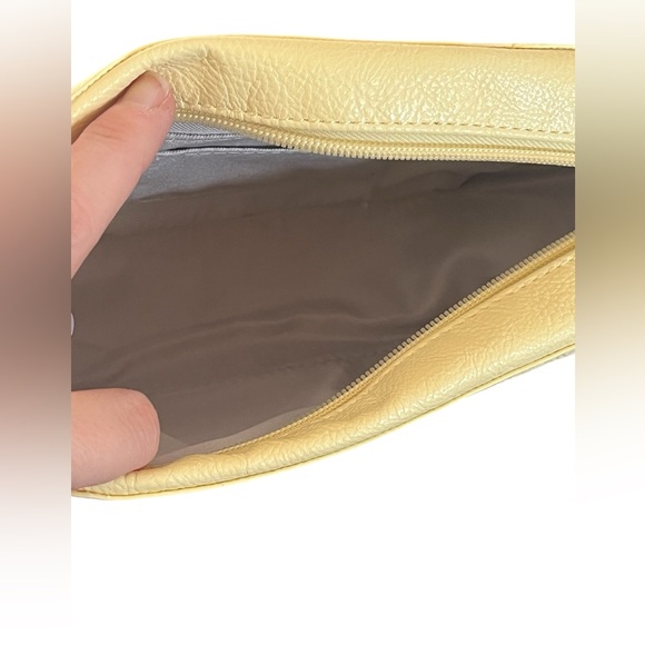 NWT Thirty-One Yellow Purse. - Picture 10 of 14